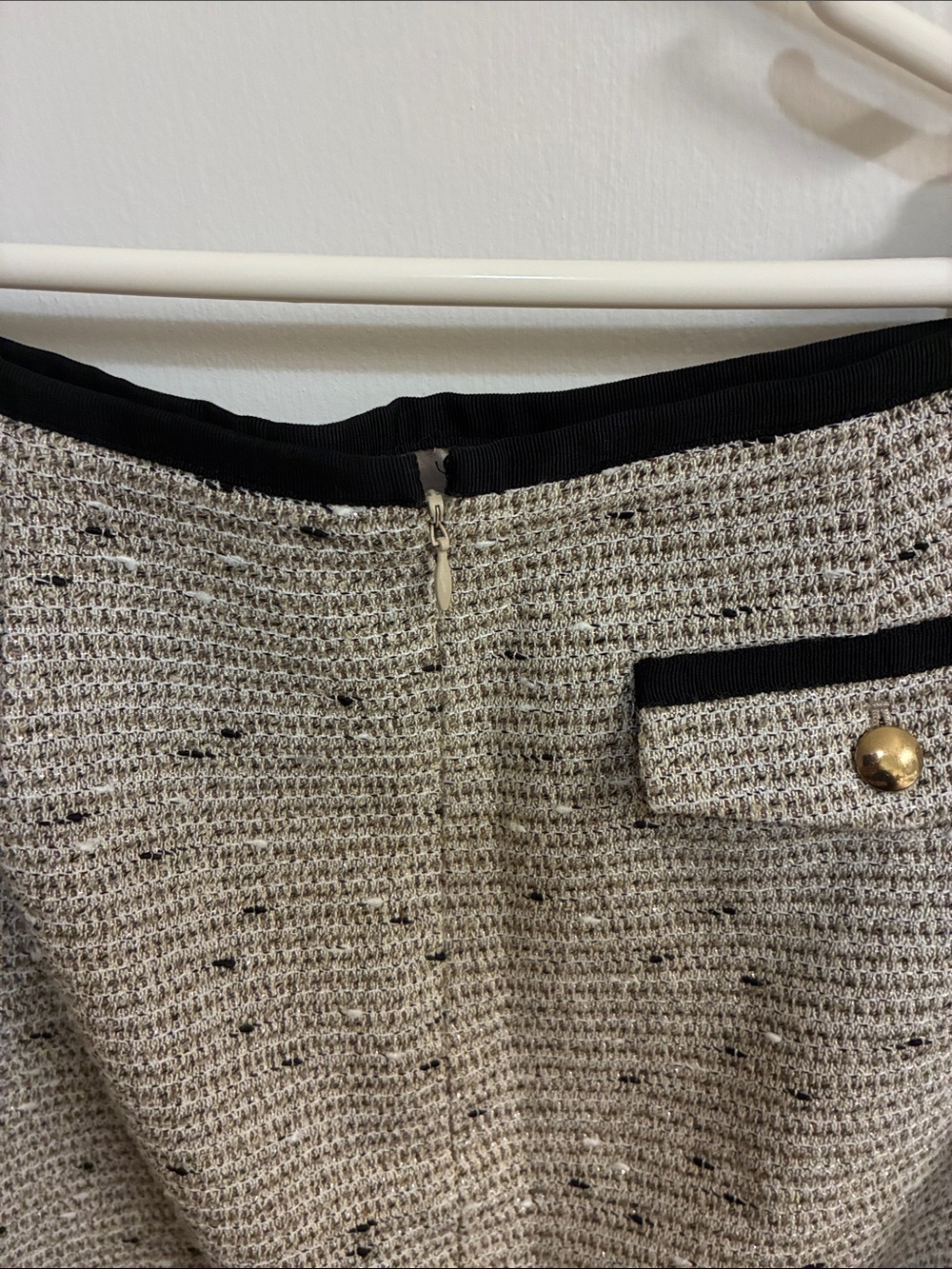 Banana Republic Beige Tweed Mini Skirt with Black Trim Sz 6 - Picture 6 of 10